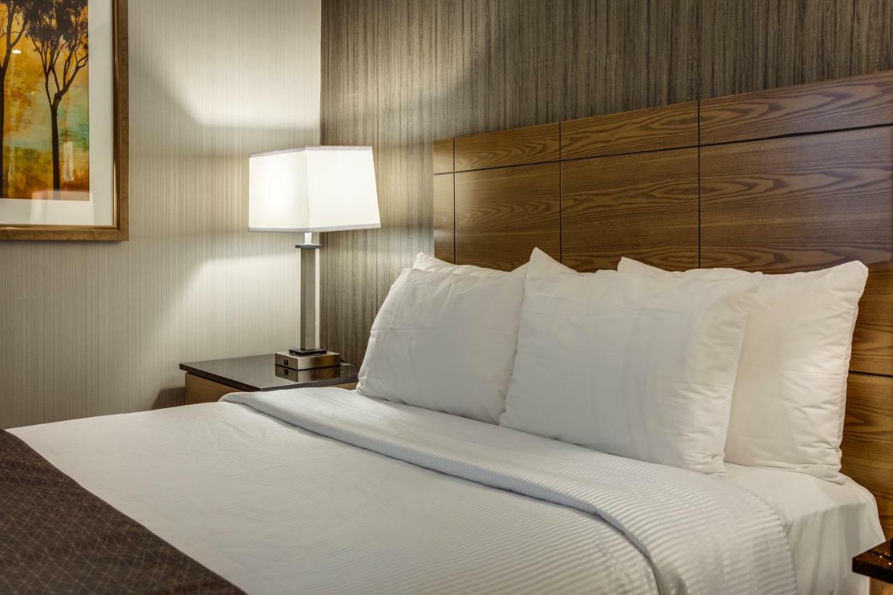 Monte Carlo Inn Airport Suites Mississauga Exterior foto