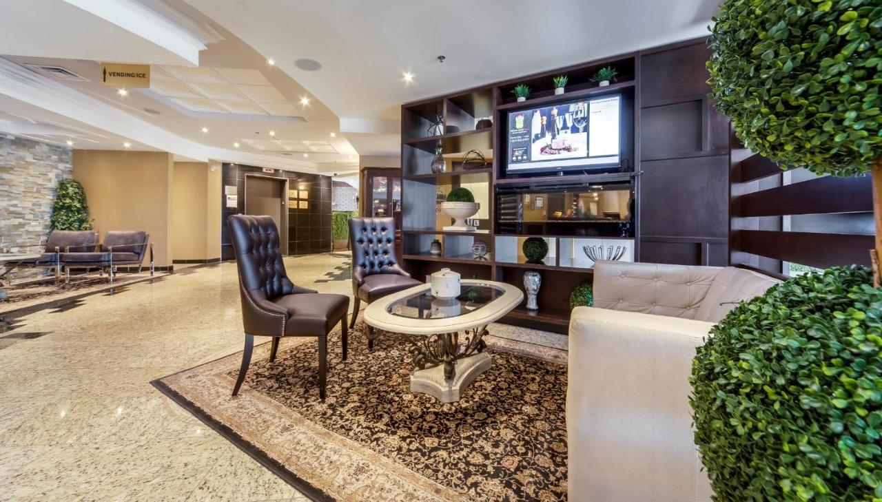 Monte Carlo Inn Airport Suites Mississauga Exterior foto